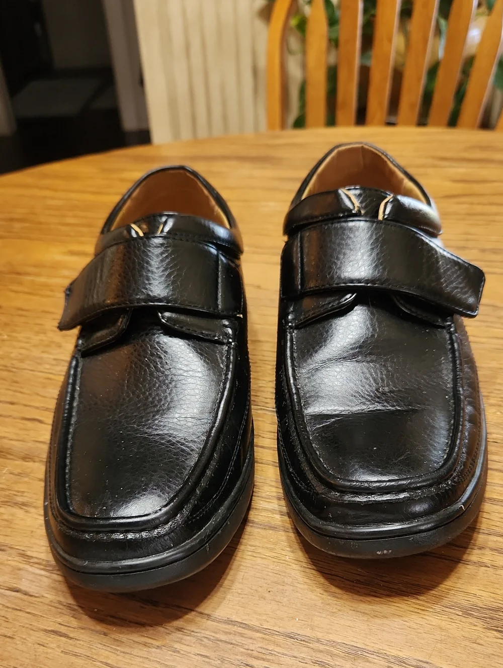 Maximus Comfort Slip On Velcro Closure Dress Shoes Size 8W